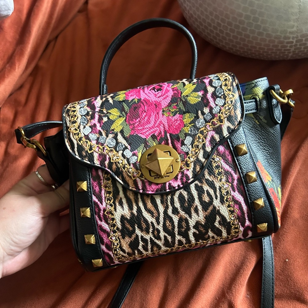 Betsey Johnson Crossbody!